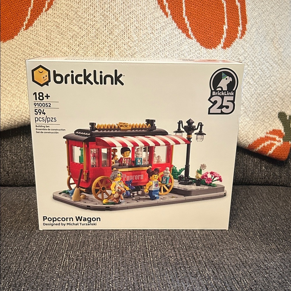 Lego Popcorn Wagon Set with Red and White
